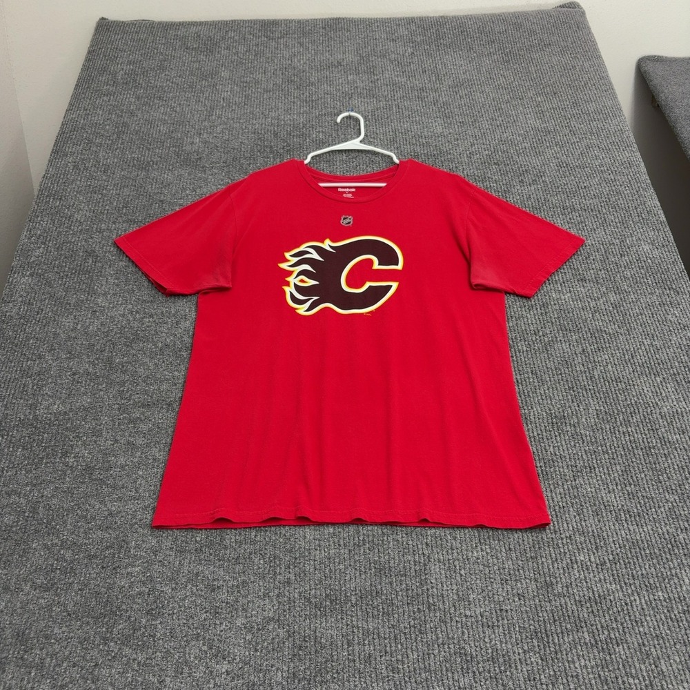 Calgary Flames Reebok T Shirt L Red Cotton Dougie Hamilton 27 NHL Sports Tee